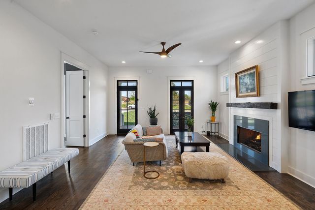 1510 E Stewarts Ln, Nashville, TN 37218