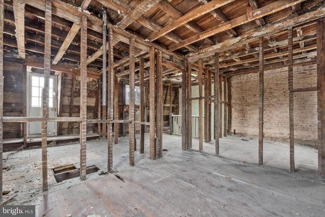 109 E 33RD ST, Baltimore, MD 21218