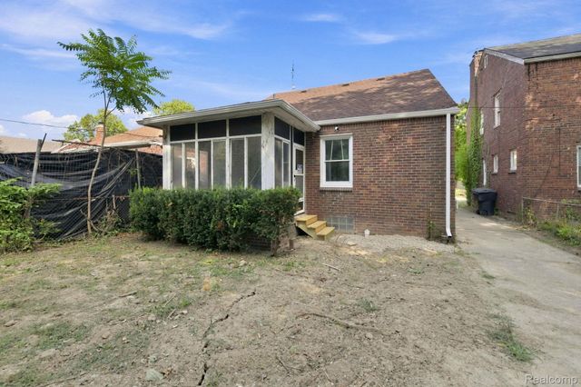 9733 Somerset Avenue, Detroit, MI 48224