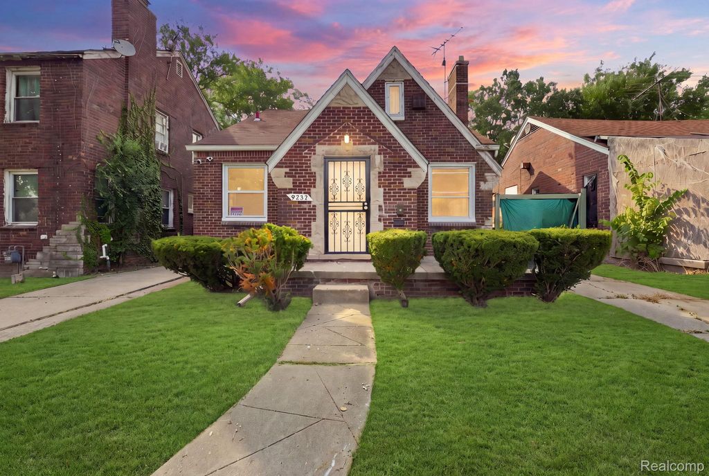 9733 Somerset Avenue, Detroit, MI 48224