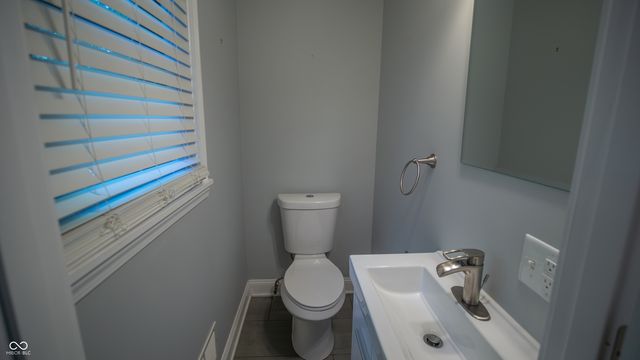 5855 Andover Road, Indianapolis, IN 46220