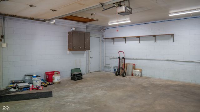 5855 Andover Road, Indianapolis, IN 46220
