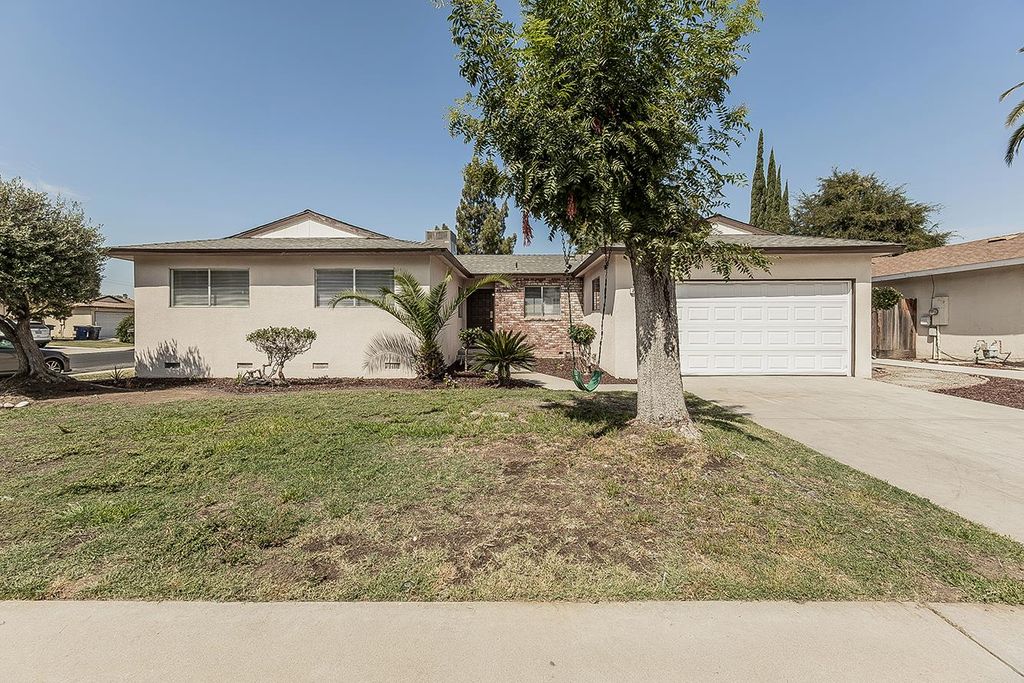 Image 1 of property listing at 2652 Purdue, Clovis, CA 93611