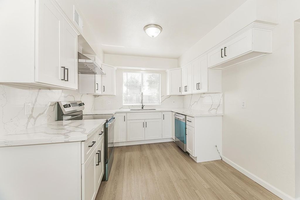 Image 10 of property listing at 2652 Purdue, Clovis, CA 93611