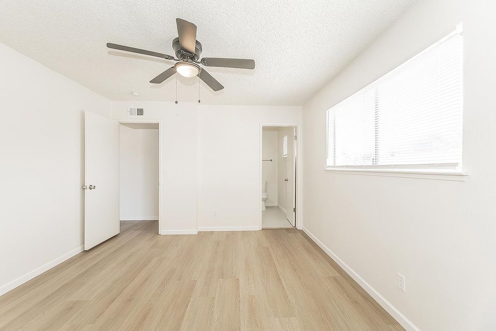 Image 20 of property listing at 2652 Purdue, Clovis, CA 93611