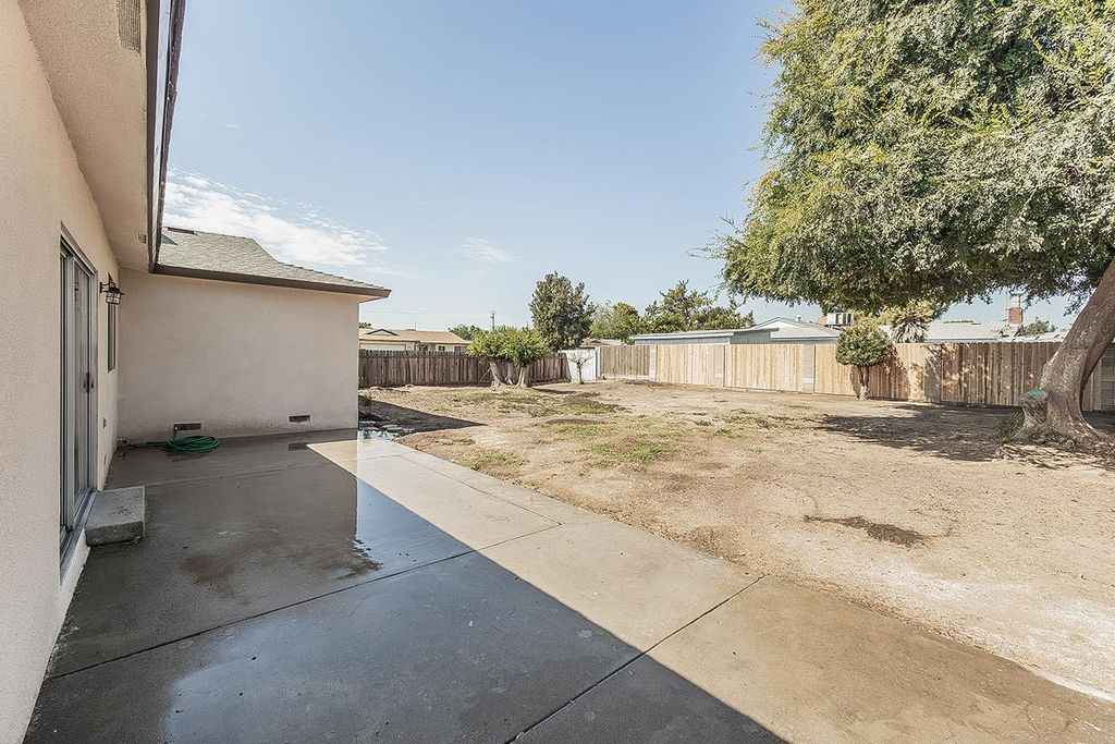 Image 33 of property listing at 2652 Purdue, Clovis, CA 93611