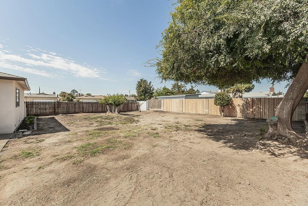 Image 35 of property listing at 2652 Purdue, Clovis, CA 93611