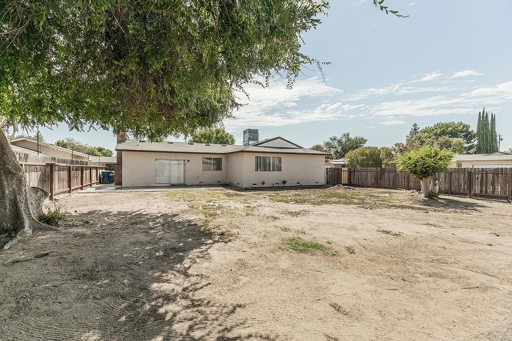Image 37 of property listing at 2652 Purdue, Clovis, CA 93611