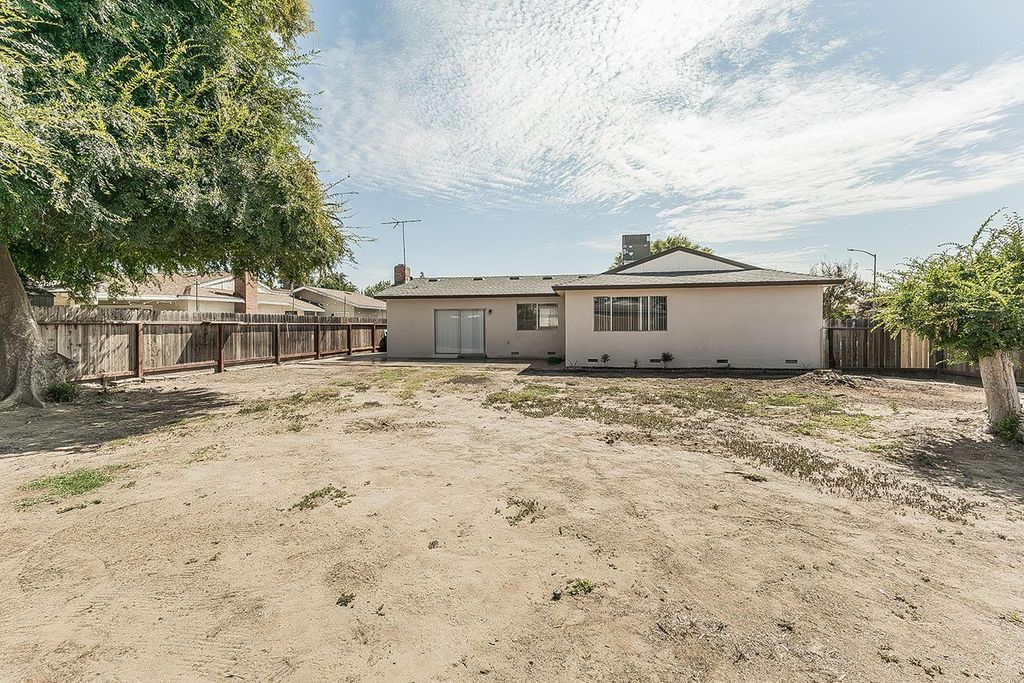 Image 38 of property listing at 2652 Purdue, Clovis, CA 93611