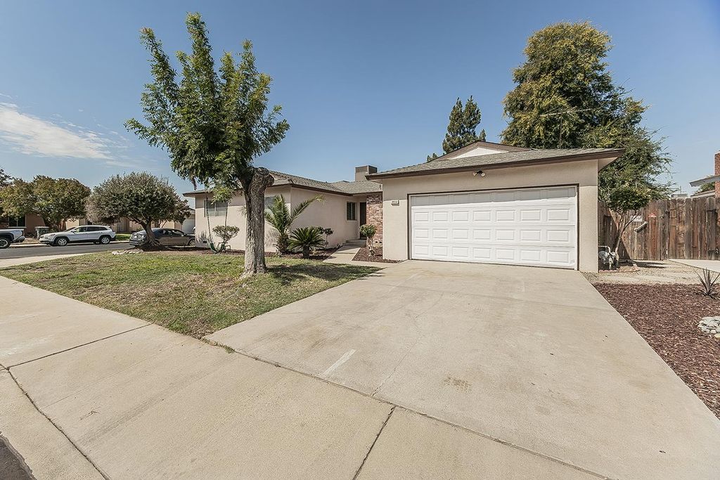 Image 40 of property listing at 2652 Purdue, Clovis, CA 93611