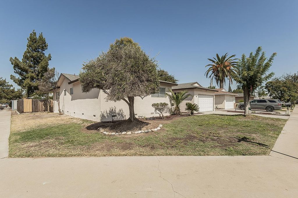 Image 42 of property listing at 2652 Purdue, Clovis, CA 93611