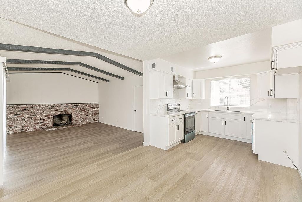 Image 8 of property listing at 2652 Purdue, Clovis, CA 93611