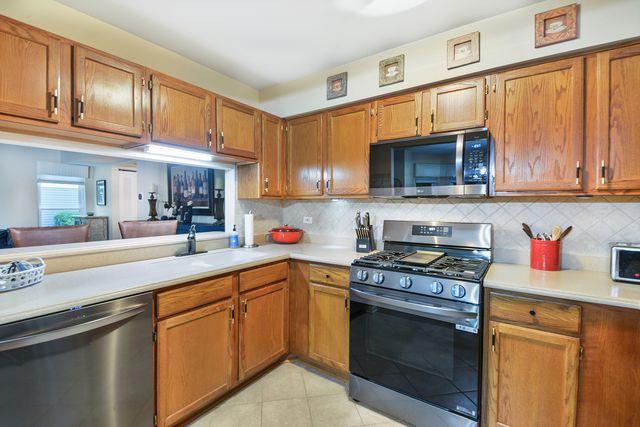 627 N Charter Hall Drive, Palatine, IL 60067