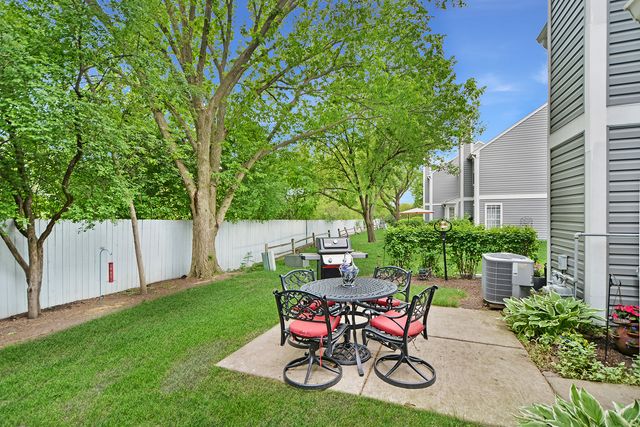 627 N Charter Hall Drive, Palatine, IL 60067