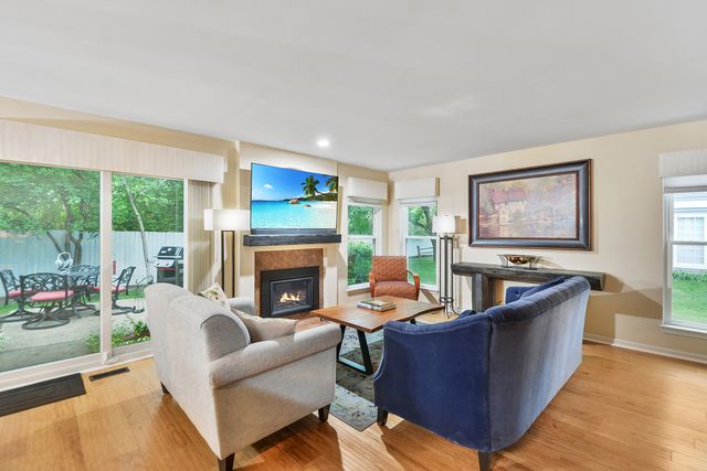 627 N Charter Hall Drive, Palatine, IL 60067