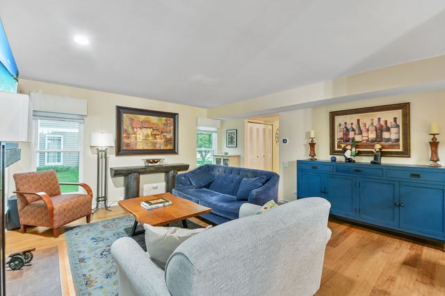 627 N Charter Hall Drive, Palatine, IL 60067