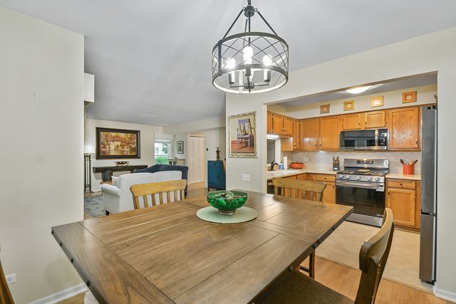 627 N Charter Hall Drive, Palatine, IL 60067