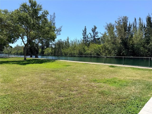8240 SW 210th St 302, Cutler Bay, FL 33189