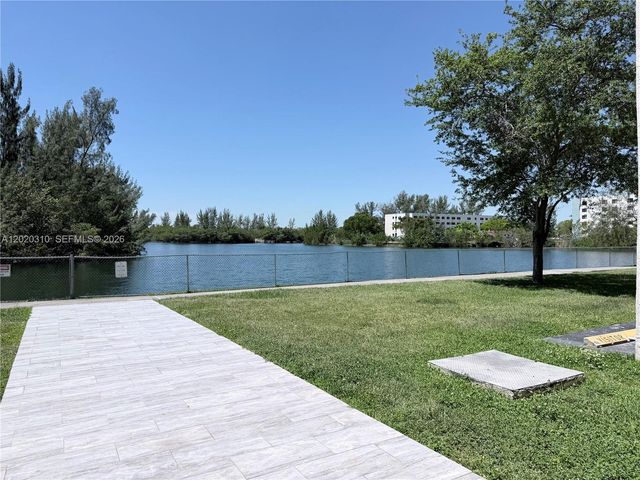 8240 SW 210th St 302, Cutler Bay, FL 33189
