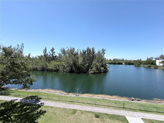 8240 SW 210th St 302, Cutler Bay, FL 33189