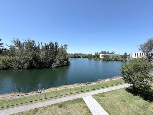 8240 SW 210th St 302, Cutler Bay, FL 33189