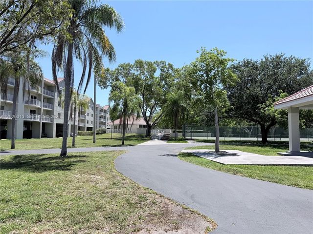 8240 SW 210th St 302, Cutler Bay, FL 33189