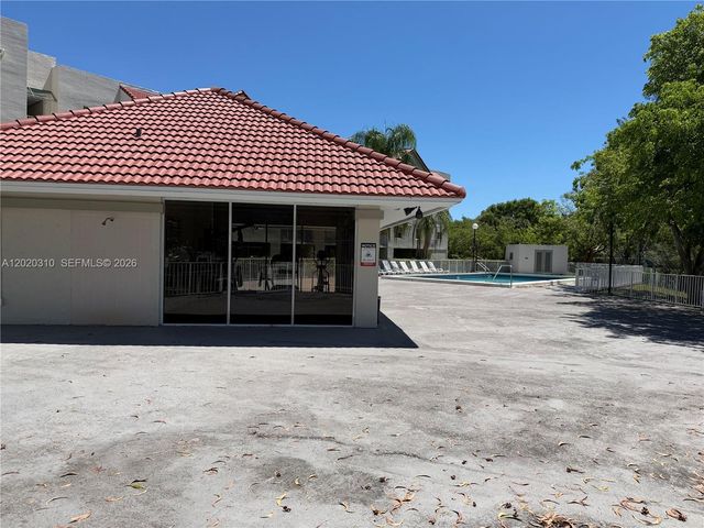 8240 SW 210th St 302, Cutler Bay, FL 33189