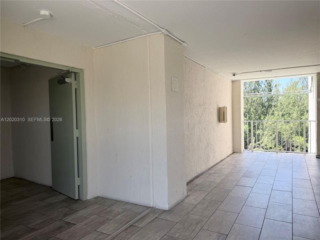 8240 SW 210th St 302, Cutler Bay, FL 33189
