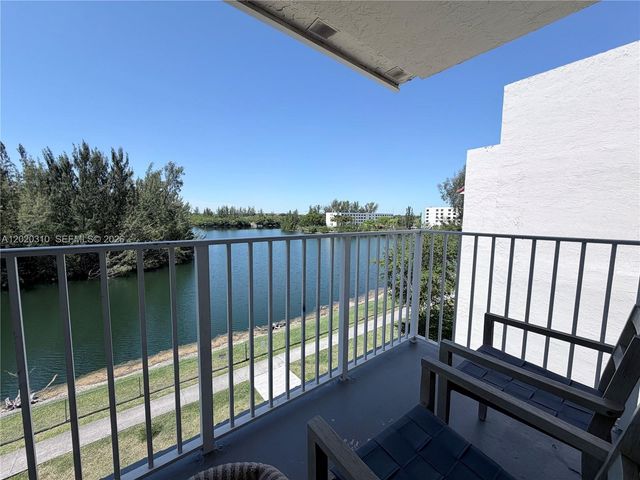 8240 SW 210th St 302, Cutler Bay, FL 33189