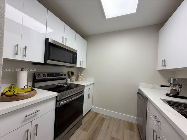 8240 SW 210th St 302, Cutler Bay, FL 33189