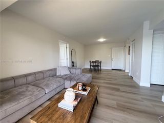 8240 SW 210th St 302, Cutler Bay, FL 33189