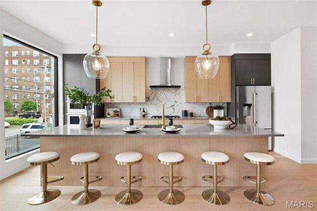 215 N Sarah Street 12, St Louis, MO 63108