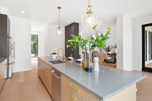 215 N Sarah Street 12, St Louis, MO 63108