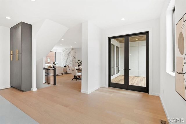 215 N Sarah Street 12, St Louis, MO 63108