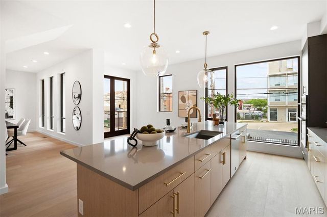 215 N Sarah Street 12, St Louis, MO 63108