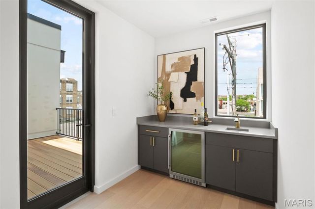 215 N Sarah Street 12, St Louis, MO 63108