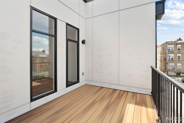 215 N Sarah Street 12, St Louis, MO 63108