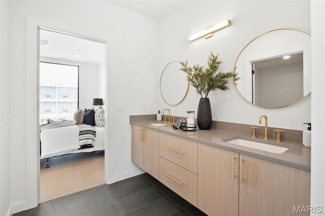 215 N Sarah Street 12, St Louis, MO 63108