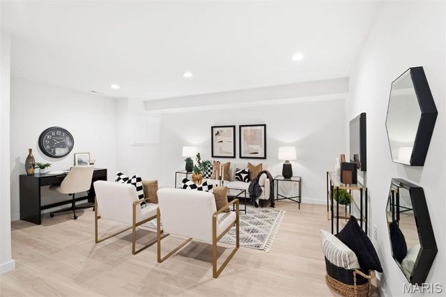 215 N Sarah Street 12, St Louis, MO 63108