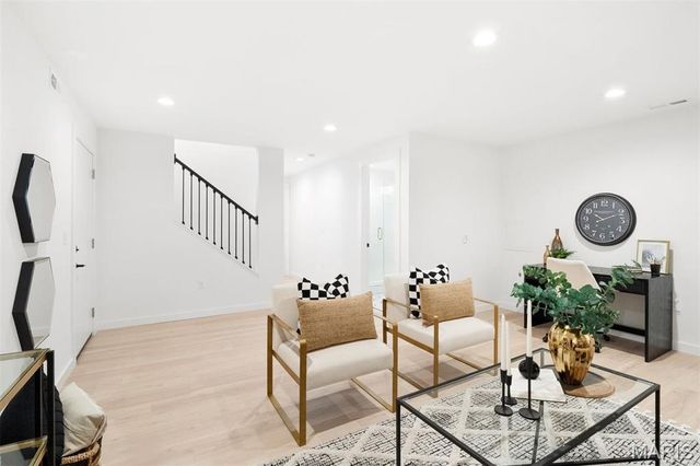 215 N Sarah Street 12, St Louis, MO 63108