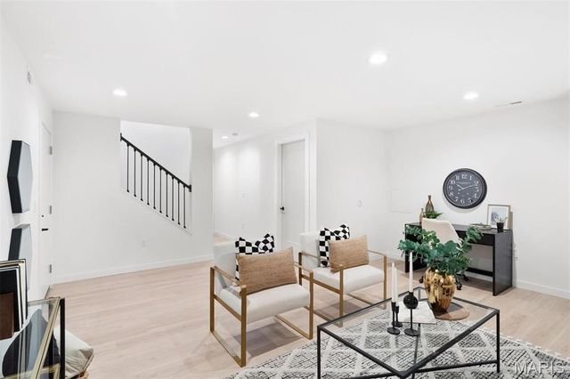 215 N Sarah Street 12, St Louis, MO 63108