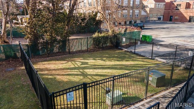 215 N Sarah Street 12, St Louis, MO 63108