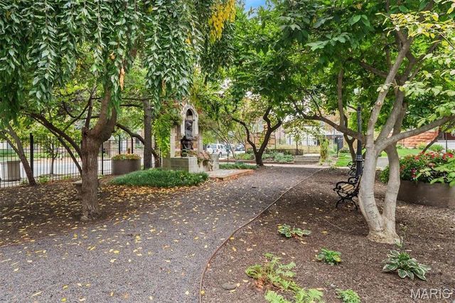 215 N Sarah Street 12, St Louis, MO 63108