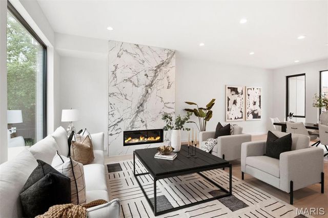 215 N Sarah Street 12, St Louis, MO 63108