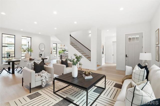 215 N Sarah Street 12, St Louis, MO 63108