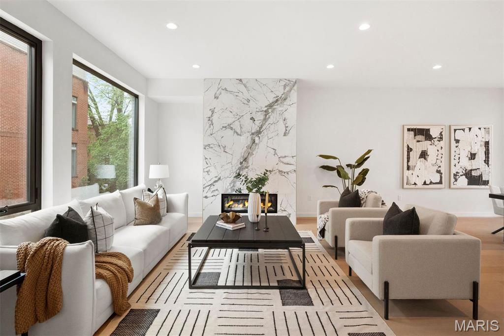 215 N Sarah Street 12, St Louis, MO 63108