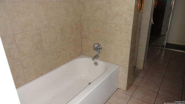 8527 Village Crk, San Antonio, TX 78251