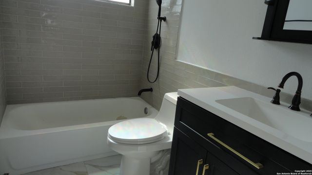 8527 Village Crk, San Antonio, TX 78251