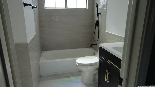 8527 Village Crk, San Antonio, TX 78251