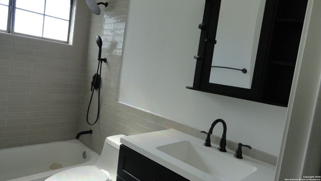 8527 Village Crk, San Antonio, TX 78251